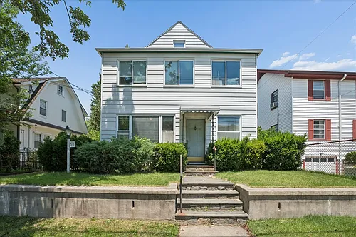 31 Armourvilla Ave Photo 1