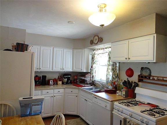 3rd image of 713 2nd St