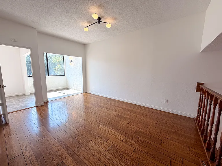 18242 Burbank Blvd #8 — Photo 24
