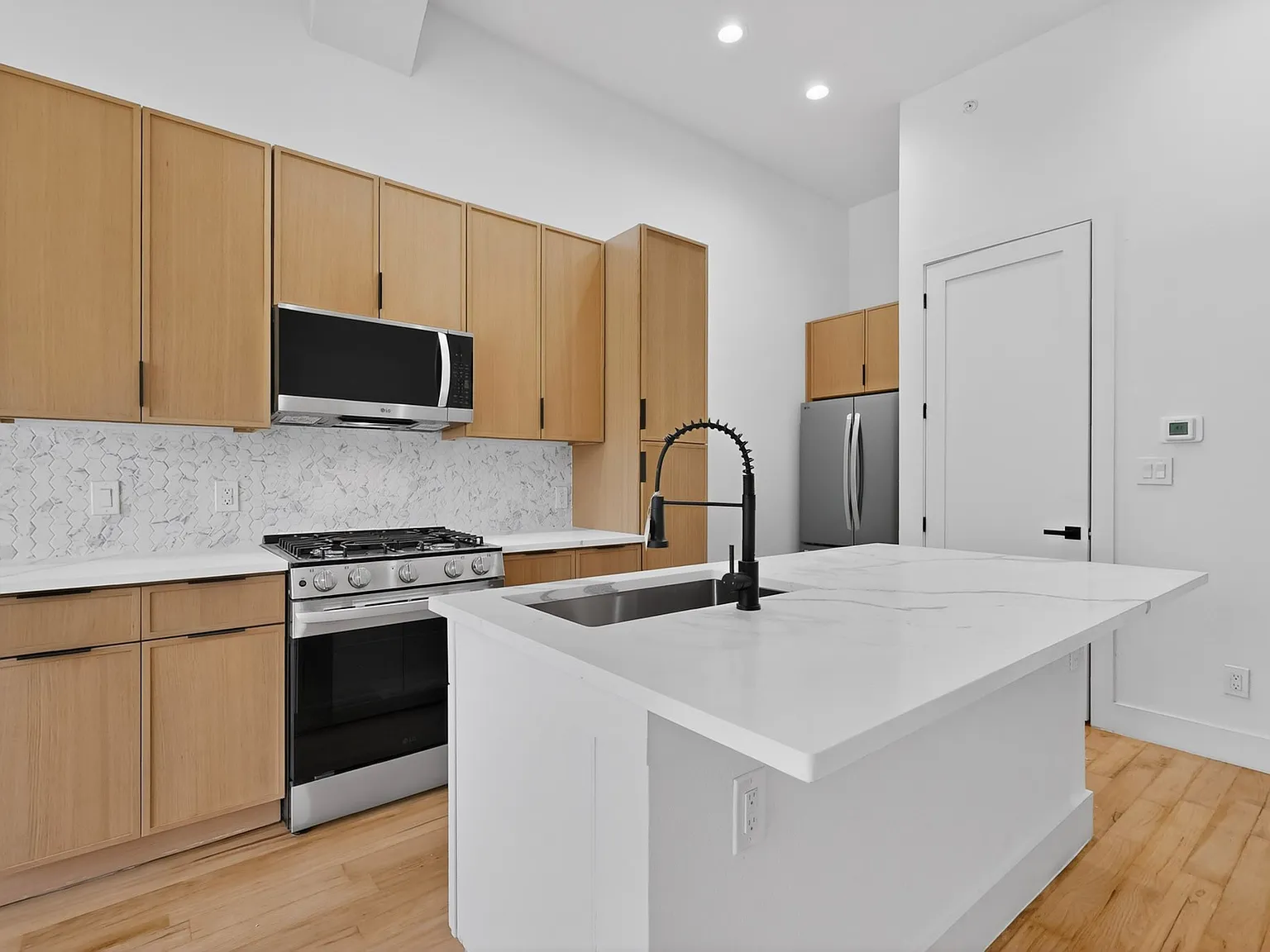 2 bed, 2.5 bath, 1164 sqft, $2,395 — Photo 1