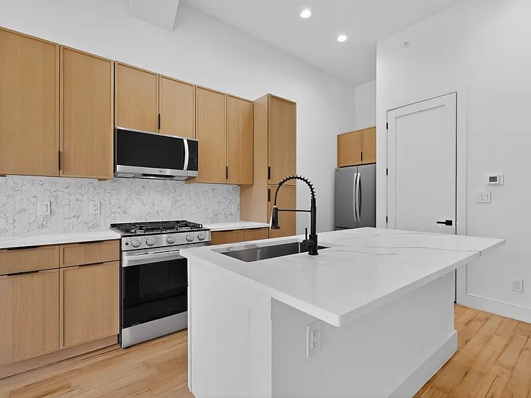 2080 Kelly Ave — Photo 1