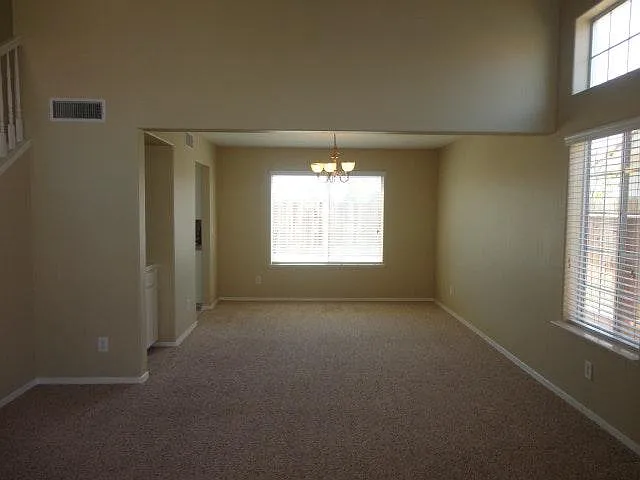 4 bed, 2486 sqft, $3,200 — Photo 2