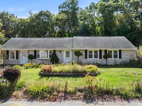 99 Powderhorn Dr, Taunton, MA 02780