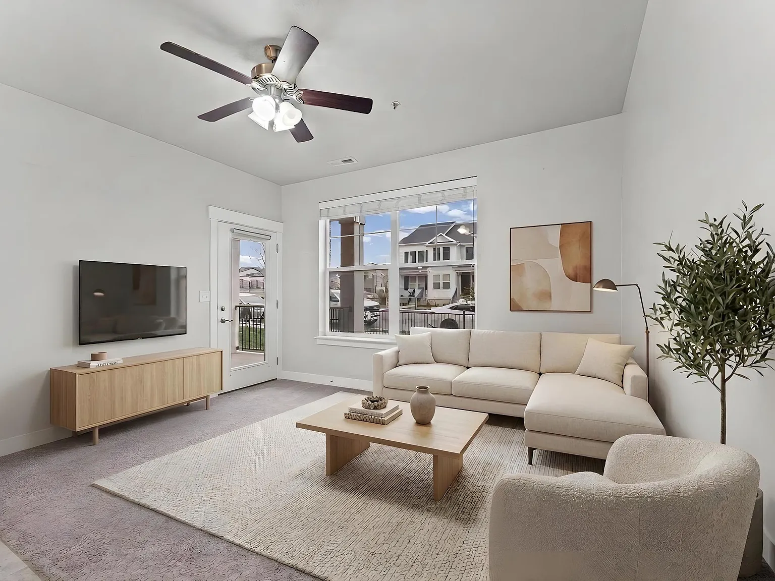 3 bed, 1272 sqft, $1,995 — Photo 1