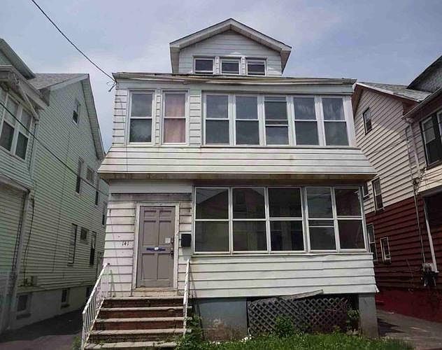 1st image of 141 S Munn Ave