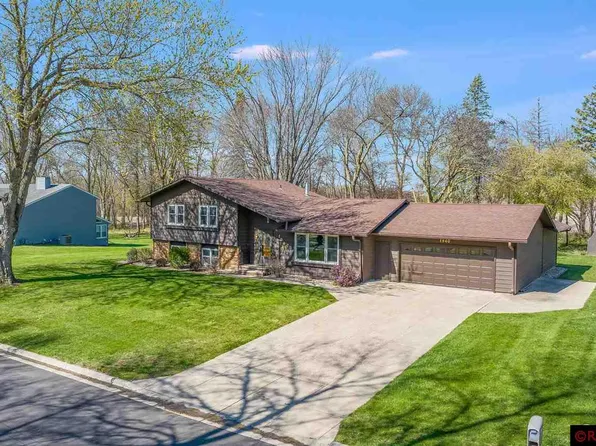 1940 Knollwood Dr, Fairmont, MN 56031