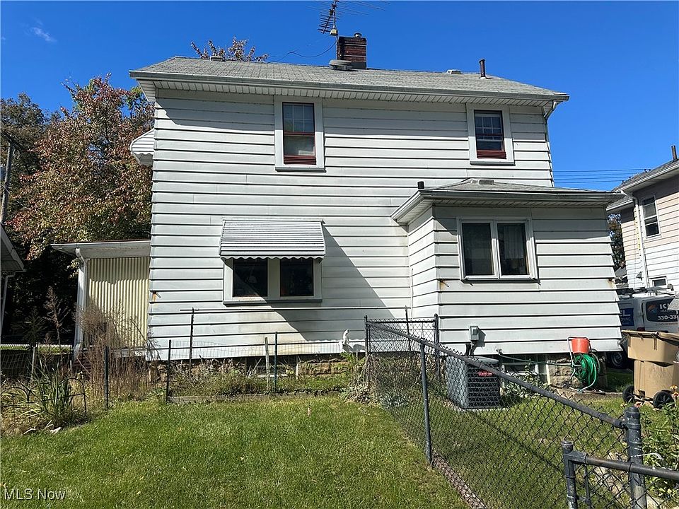 2nd image of 2487 4th St