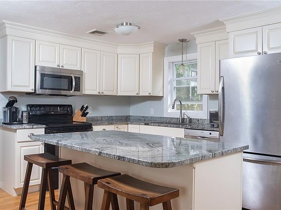 4th image of 122 Wunnegin Cir