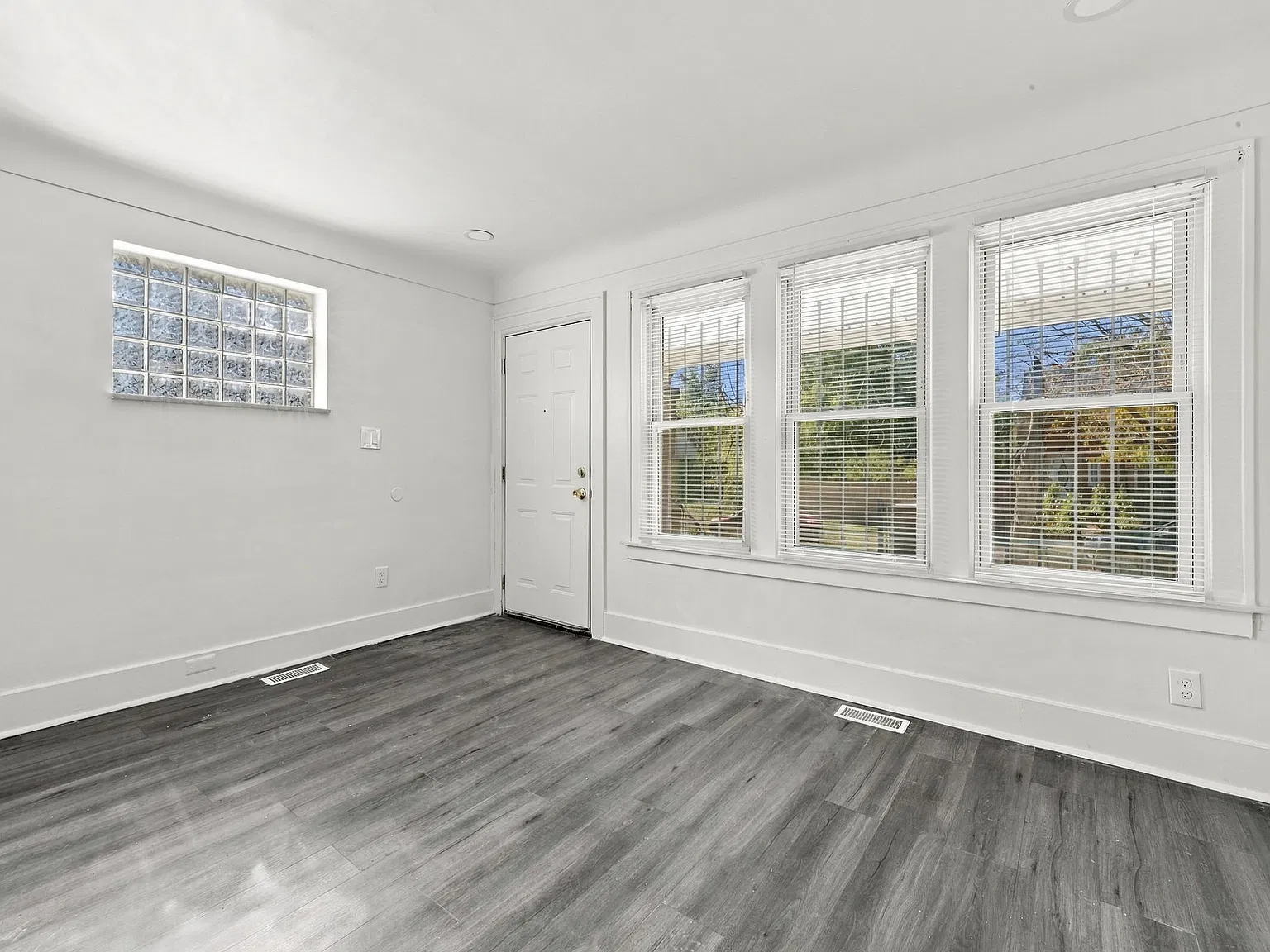 2 bed, $1,100 — Photo 4