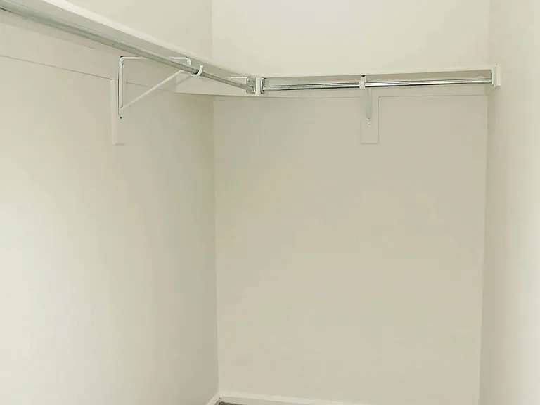 Adelaide Apartments — Photo 28