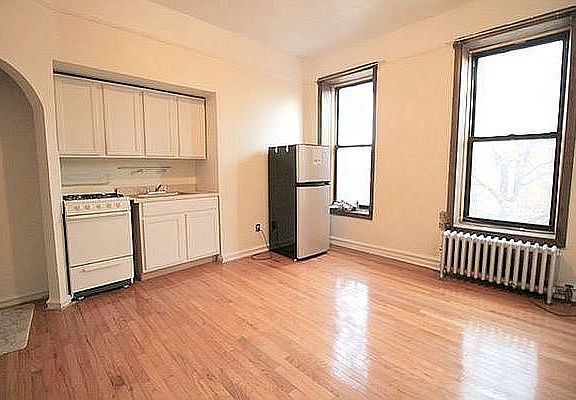 3rd image of 568 Vanderbilt Ave APT 3