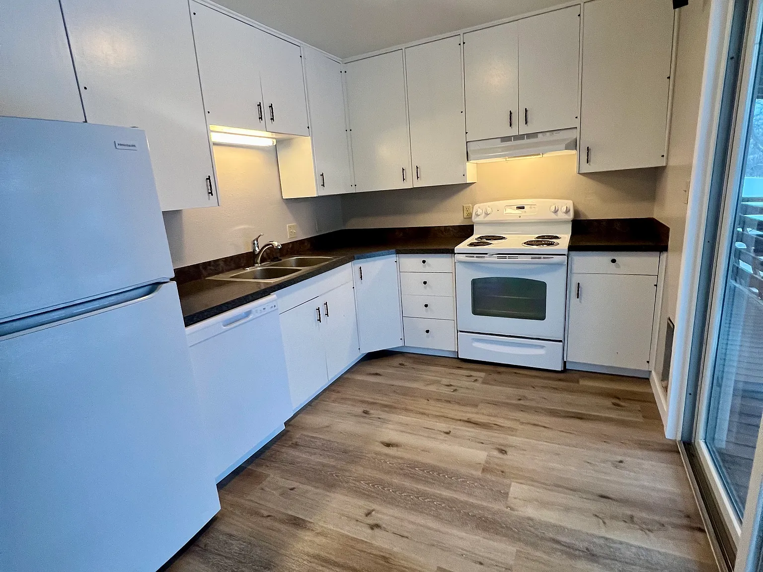 2 bed, 900 sqft, $1,200 — Photo 1