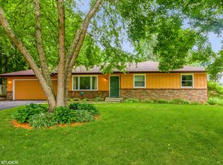 5735 Coyote Trl, Roscoe, IL 61073