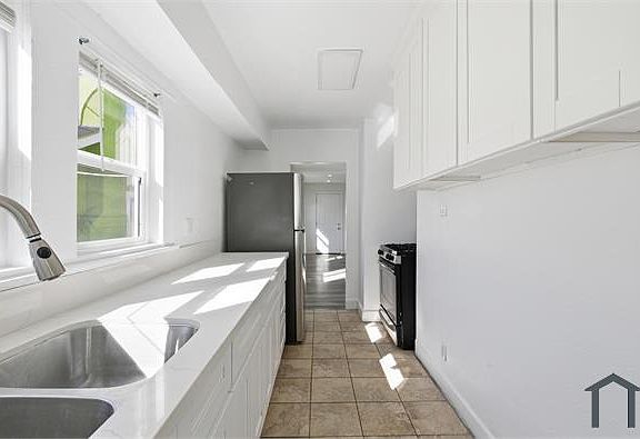 5th image of 350 E 60th St