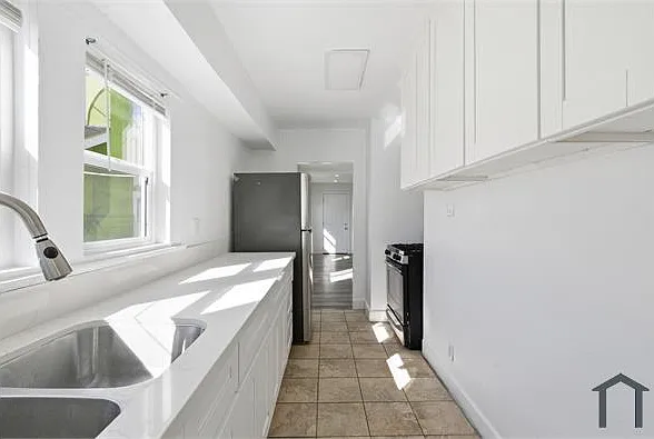 350 E 60th St — Photo 5