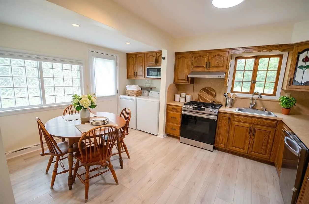 4 bed, 1.5 bath, $3,950 — Photo 4