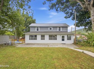 409 Walden Ave, Harriman, TN 37748