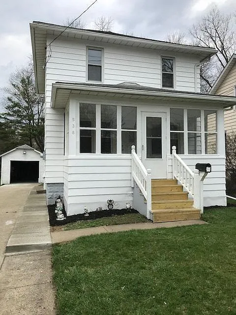 538 Seymour Ave photo 1