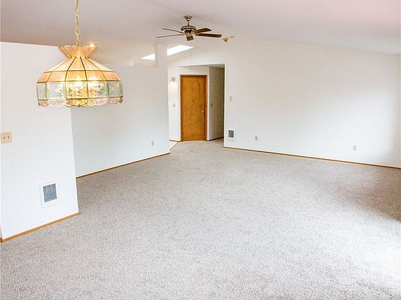 4th image of 1561 Thompson Dr