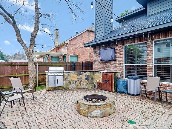 5th image of 2732 Hidden Lake Dr