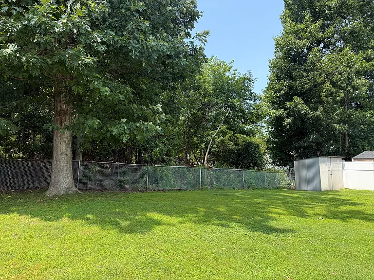 105 Garfield Ave — Photo 2