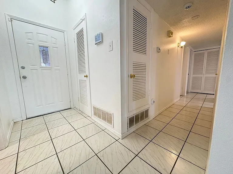 10316 Ashwood Dr — Photo 5