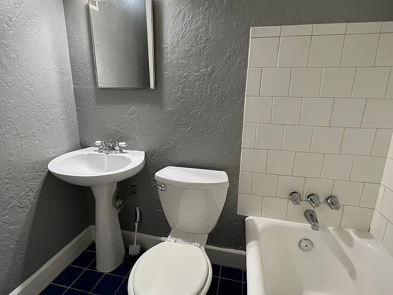 456 13th Ave NE #9 — Photo 7