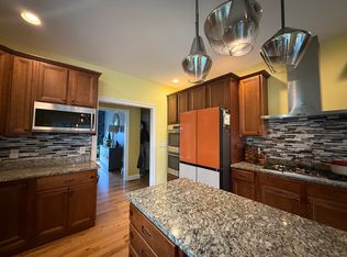 140 Boxwood Ln, Dover, NH 03820
