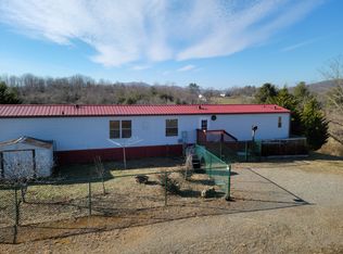 135 Fowler Ln, Clyde, NC 28721