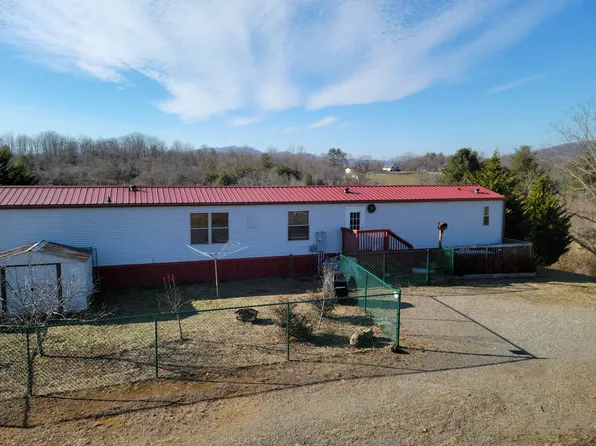 135 Fowler Ln, Clyde, NC 28721