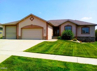 3413 Clairmont Rd, Bismarck, ND 58503