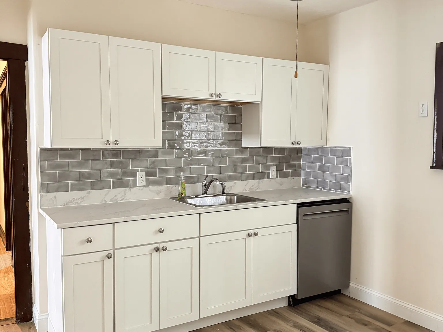 3 bed, 1100 sqft, $3,000 — Photo 1