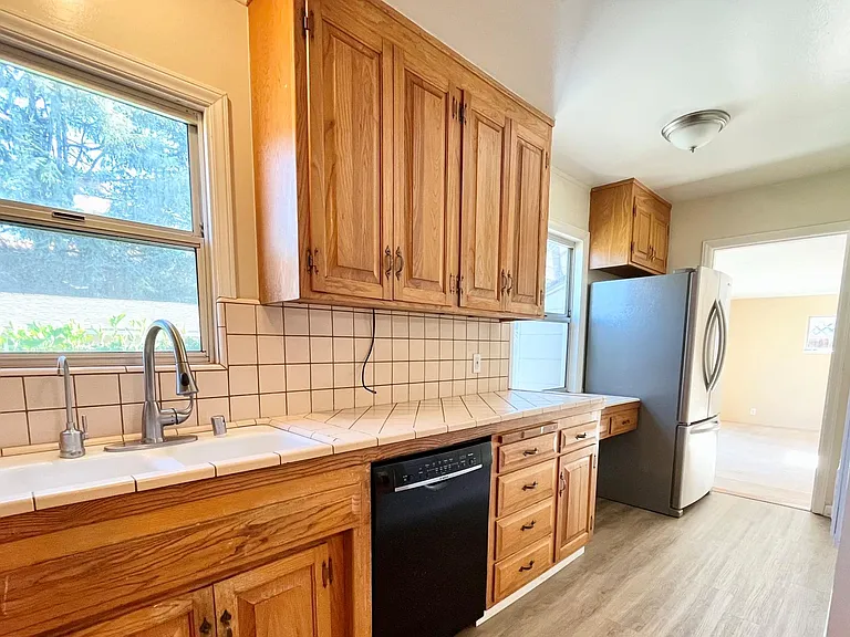 1328 Floyd Ave — Photo 5