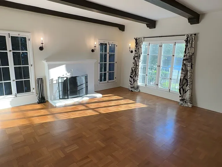 150 S Orange Dr — Photo 32