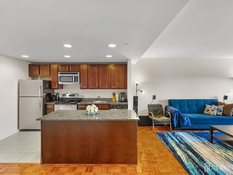 110 Somerset St #2205 — Photo 8