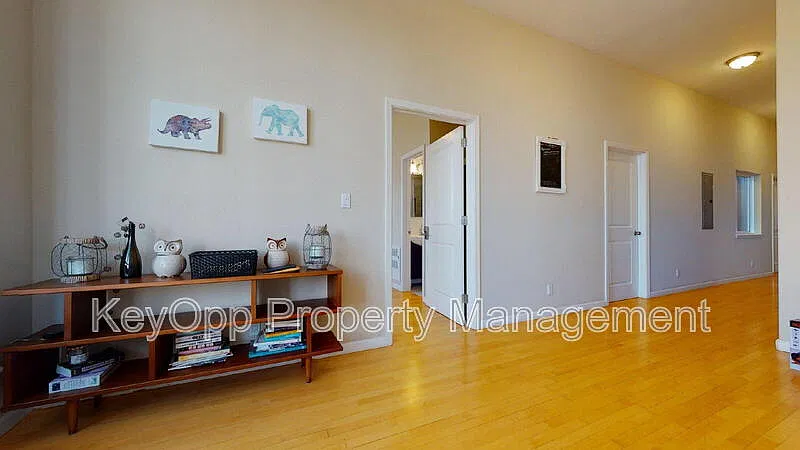 1 bed, 1.0 bath, 250 sqft, $1,750 — Photo 2