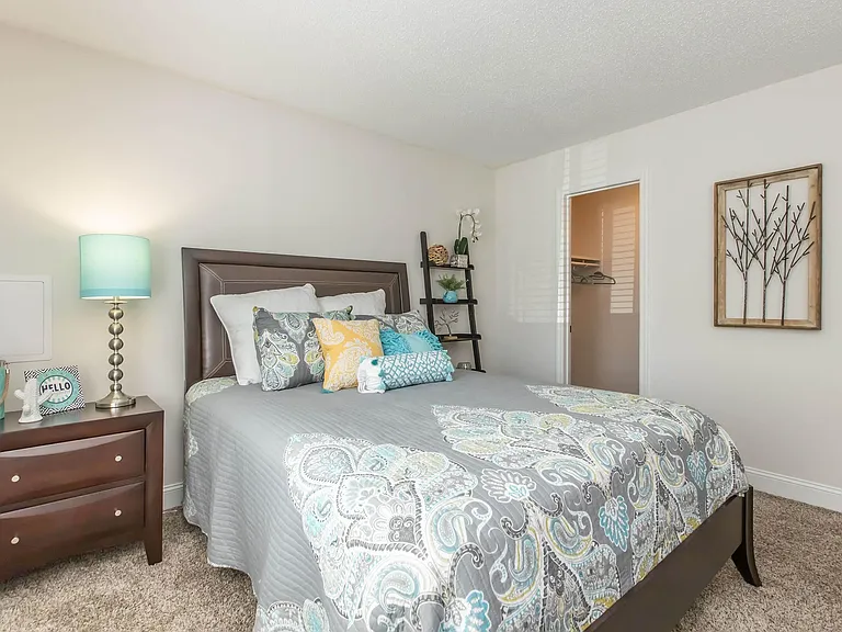 Nob Hill Apartment Homes — Photo 9