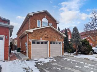 1042 Windsor Hill Blvd, Mississauga, ON L5V1P4