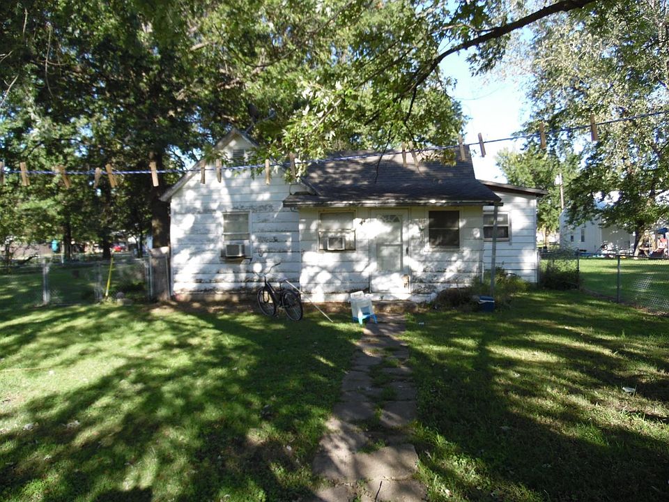 2nd image of 810 N Kansas Ave