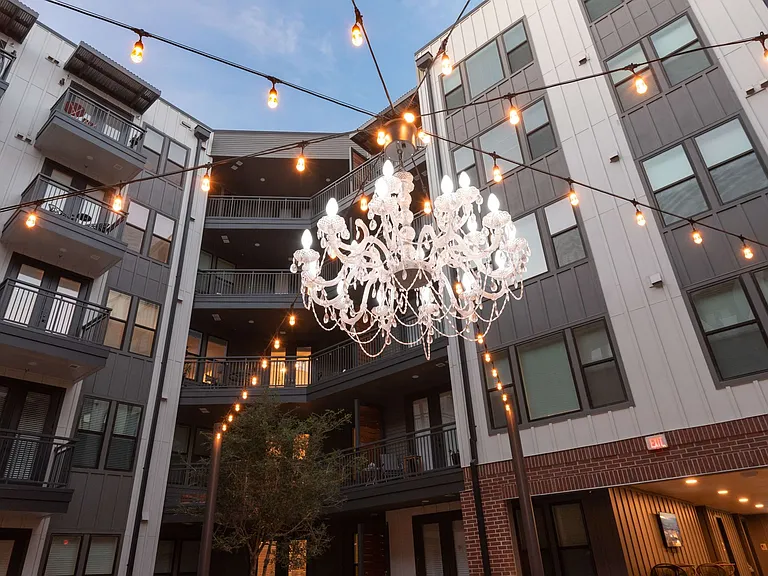 Troubadour Apartments — Photo 88