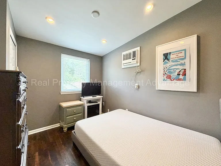 340 E. Cambourne. — Photo 14