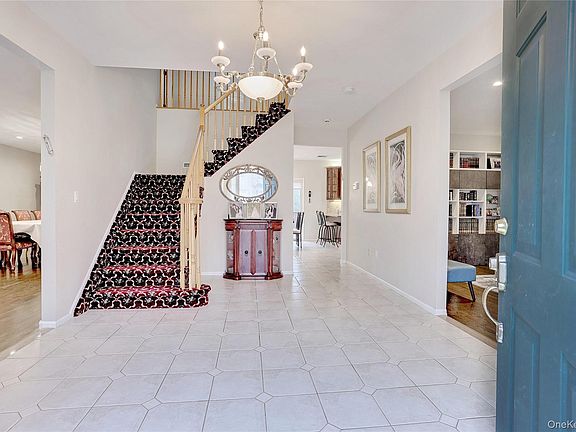 3rd image of 11 Mariner Way
