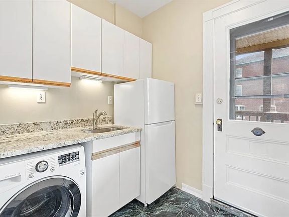 2nd image of 15 Lynde St APT 26