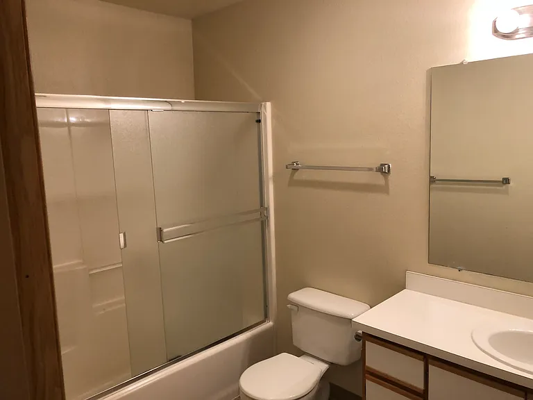 621 NE Kane Dr #103 — Photo 7