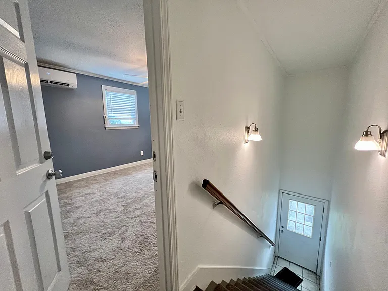 Central access to upper floor Brooklyn Street Rental