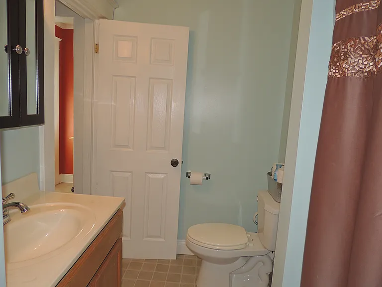 221 Warren Ave — Photo 11