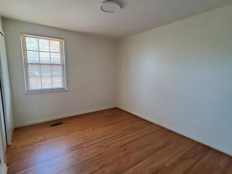 323 Bonnahurst Dr — Photo 8
