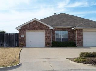 5828 Swords Dr, Fort Worth, TX 76137