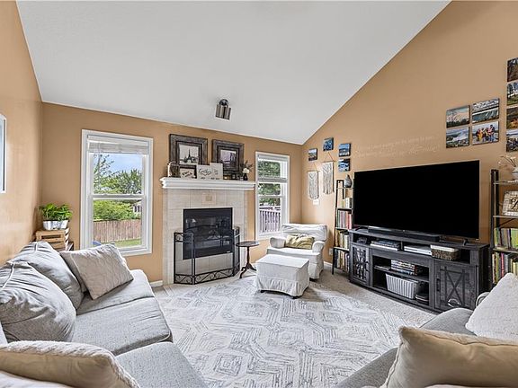 4th image of 1108 Timberline Dr