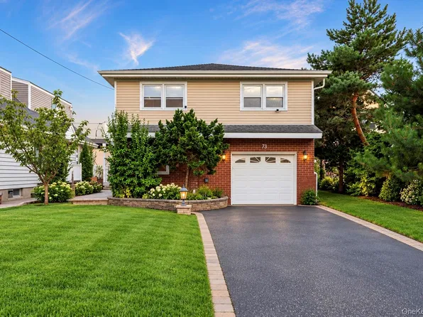 73 Beach Promenade E, Lindenhurst, NY 11757